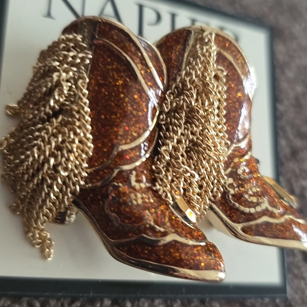 NAPIER WOMEN'S FASHION JEWELRY PIN BEAUTIFUL 